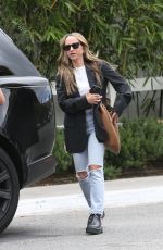JENNIFER MEYER Out for Lunch at San Vicente Bungalows in West Hollywood 05/02/2023