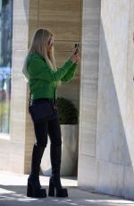 JESSICA SIMPSON Leaves a Dermatologist on Melrose Place in Los Angeles 05/05/2023