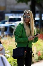 JESSICA SIMPSON Leaves a Dermatologist on Melrose Place in Los Angeles 05/05/2023