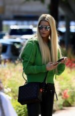 JESSICA SIMPSON Leaves a Dermatologist on Melrose Place in Los Angeles 05/05/2023
