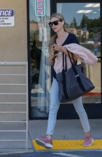 JOANNA KRUPA Getting a Mani and Pedi 05/09/2023