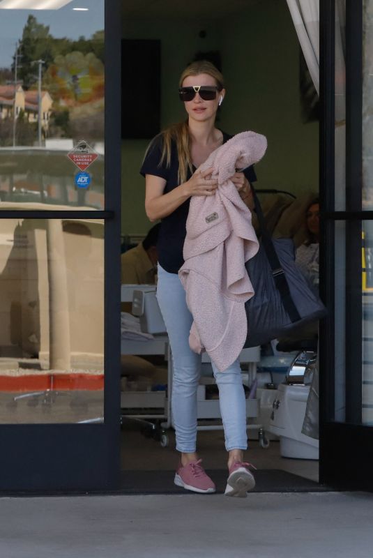 JOANNA KRUPA Getting a Mani and Pedi 05/09/2023