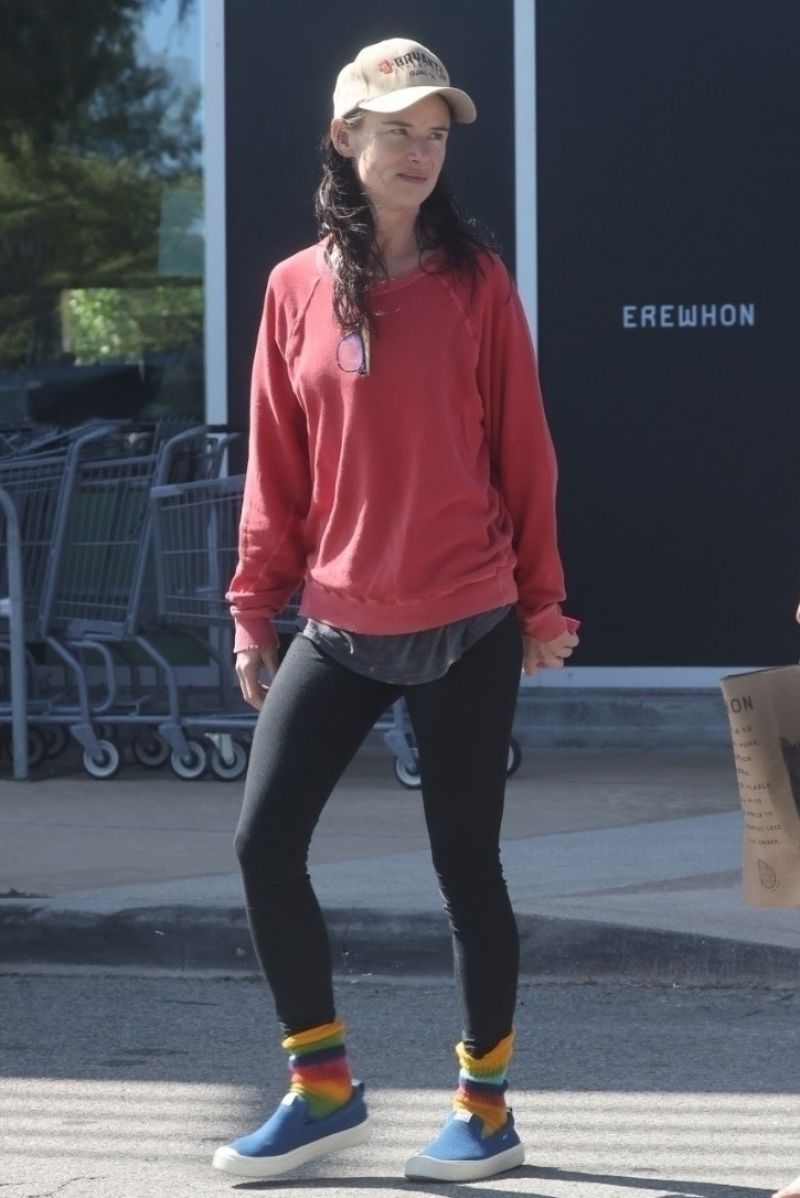 JULIETTE LEWIS Shopping at Erewhon Market in Los Angeles 05/22/2023 HawtCelebs