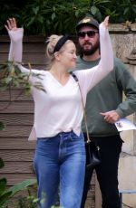 KATE HUDSON Cisits a Friends in Pacific Palisades 05/21/2023