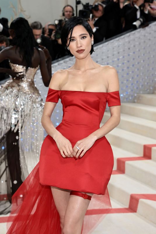 KELSEY ASBILLE at 2023 Met Gala Celebrating Karl Lagerfeld: A Line of Beauty in New York 05/01/2023