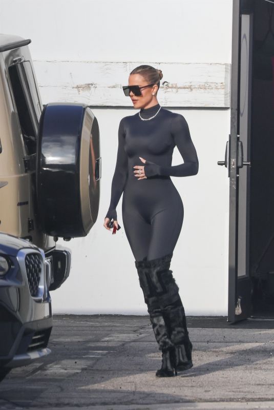 KHLOE KARDASHIAN Leaves a Studio in Los Angeles 05/23/2023