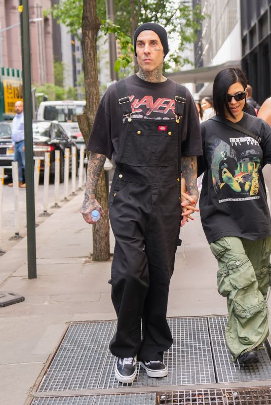KOURTNEY KARDASHIAN and Travis Barker Out at 5th Avenue in New York 05/19/2023
