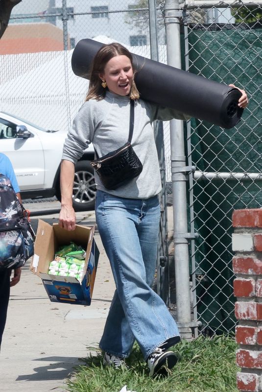 KRISTEN BELL Carries Some Supplies to Her Daughter