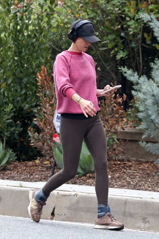 KRISTEN WIIG Out and About in Pasadena Neighborhood 05/10/2023