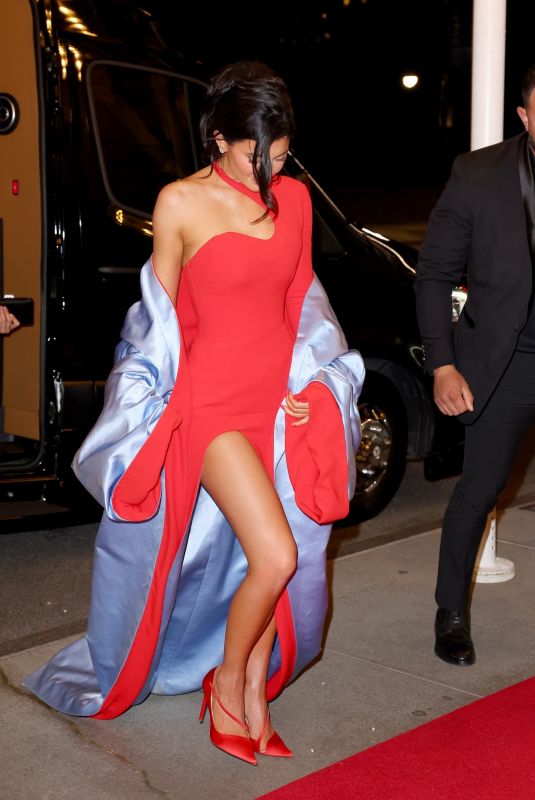 KYLIE JENNER Arrives at Her Hotel After 2023 Met Gala in New York 05/01/2023