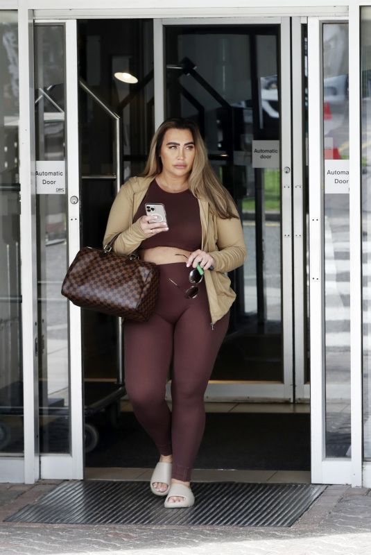 LAUREN GOODGER Leaves a Gym in Essex 05/29/2023