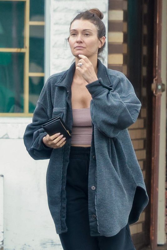 LAUREN PARSEKIAN Out for Solo Lunch in Los Feliz 05/09/2023