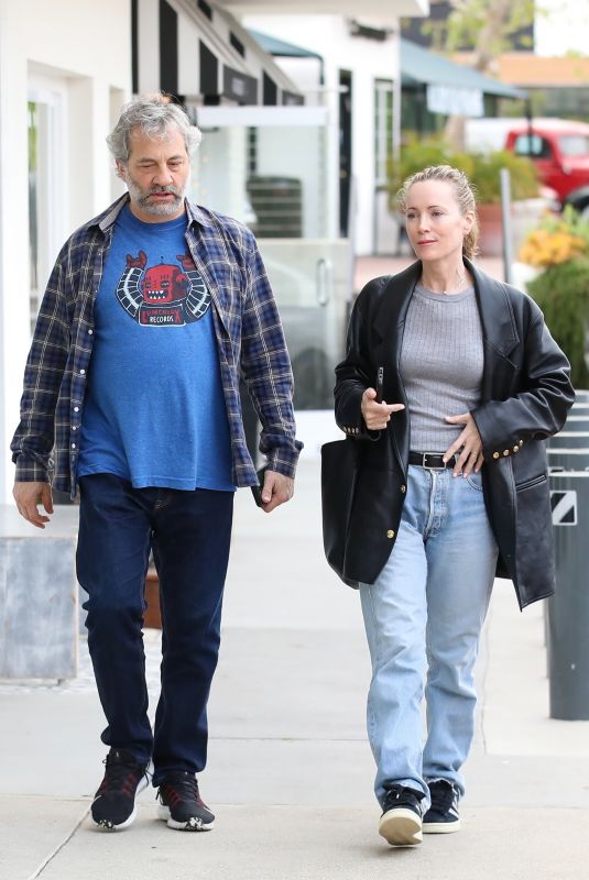 LESLIE MANN and Judd Apatow Arrives at Lucky’s for a Dinner Date in Malibu 05/23/2023