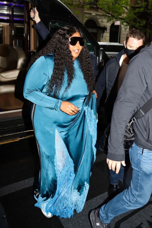 LIZZO Arrives at Her Hotel in New York 04/30/2023
