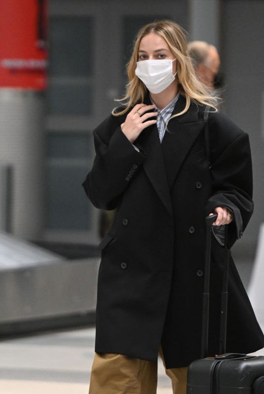 MARGOT ROBBIE Arrives at Airport in New York 04/30/2023
