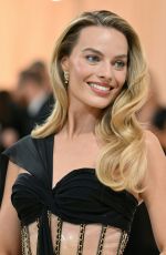 MARGOT ROBBIE at 2023 Met Gala Celebrating Karl Lagerfeld: A Line of Beauty in New York 05/01/2023