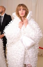 MAYA HAWKE at 2023 Met Gala Celebrating Karl Lagerfeld: A Line of Beauty in New York 05/01/2023
