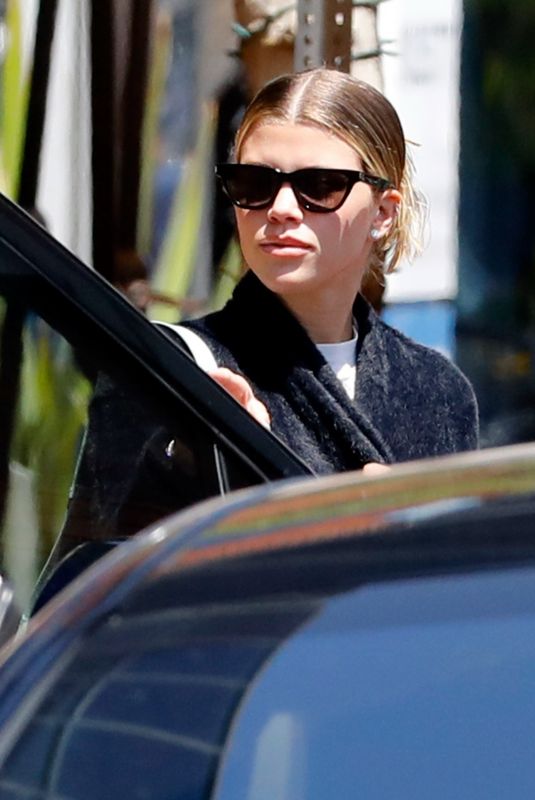 NICOLE and SOFIA RICHIE Out for Lunch with Their Husbands in Brentwood 05/18/2023