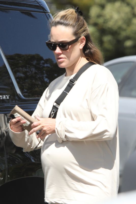 PETA MURGATROYD Leaves at Pharmacy in Malibu 05/03/2023