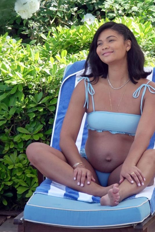 Pregnant CHANEL IMAN in Bikini on Vacation in Capri 05/27/2023