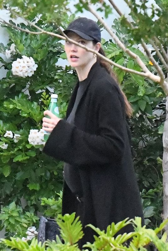 Pregnant KARLIE KLOSS Arrives at Miami International Airport 05/16/2023
