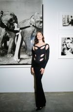 Pregnant KARLIE KLOSS at Gagosian Celebrates Avedon 100 at Gagosian Gallery in New York 05/04/2023