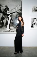 Pregnant KARLIE KLOSS at Gagosian Celebrates Avedon 100 at Gagosian Gallery in New York 05/04/2023
