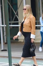 Pregnant TAYLOR NEISEN and Liev Schreiber Out in New York 05/21/2023