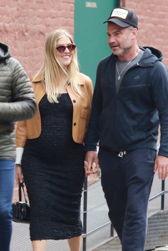 Pregnant TAYLOR NEISEN and Liev Schreiber Out in New York 05/21/2023