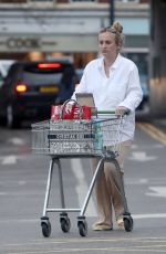Pregnant TIFFANY WATSON Shopping at Waitrose 05/13/2023 