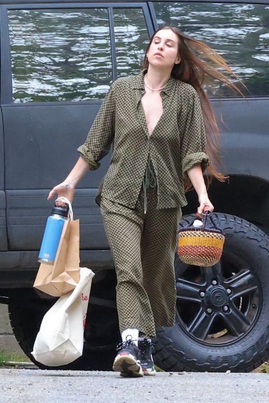 SCOUT WILLIS Out Shopping in Los Angeles 05/09/2023