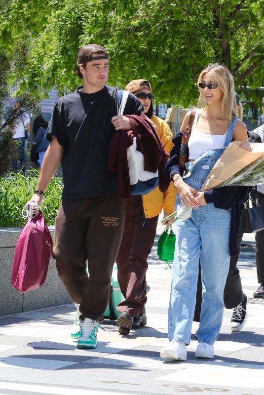 SOPHIA and SISTINE STALLONE Celebrates Their Sister SCARLET’S 21st Birthday with a Picnic in the Park in New York 5/25/2023