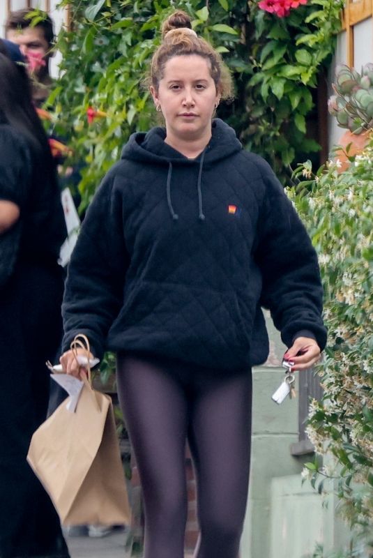 ASHLEY TISDALE Getting Food from All Time Restaurant in Los Feliz 06/19/2023
