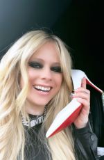 AVRIL LAVIGNE - Instagram Photos 06/01/2023