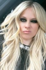 AVRIL LAVIGNE - Instagram Photos 06/01/2023