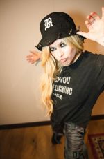 AVRIL LAVIGNE - Instagram Photos 06/04/2023