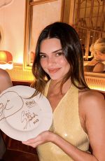 GIGI HADID and KENDALL JENNER at Siena Restaurant in Paris 06/26/2023
