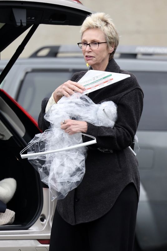 JANE LYNCH Leaves Dry Cleaner in Montecito 06/09/2023