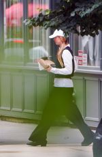 JENNIFER LAWRENCE Grabs Her Lunch To-go in New York 06/24/2023