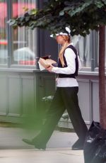 JENNIFER LAWRENCE Grabs Her Lunch To-go in New York 06/24/2023
