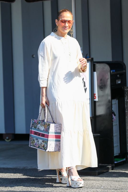 JENNIFER LOPEZ Out Shopping in West Hollywood 06/16/2023