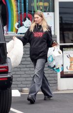 JESSICA HART Shopping for Pet Supplies in Los Feliz 06/09/2023