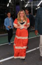 KELLY CLARKSON Out and About in New York 06/21/2023
