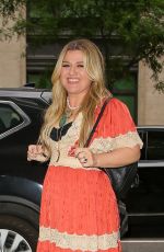 KELLY CLARKSON Out and About in New York 06/21/2023