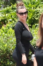 LAURA MULLER Arrives at a Doctor