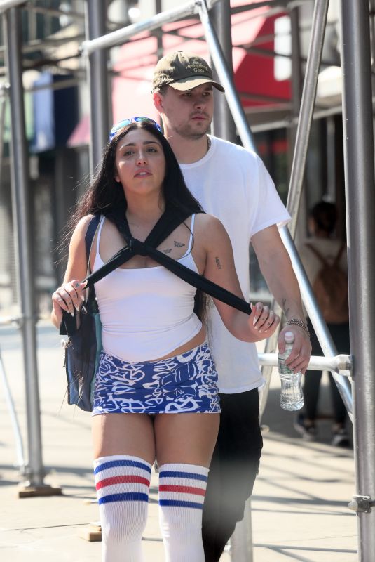 LOURDES LEON and Jonathan Puglia After Doing a Sale Garage in New York 06/17/2023