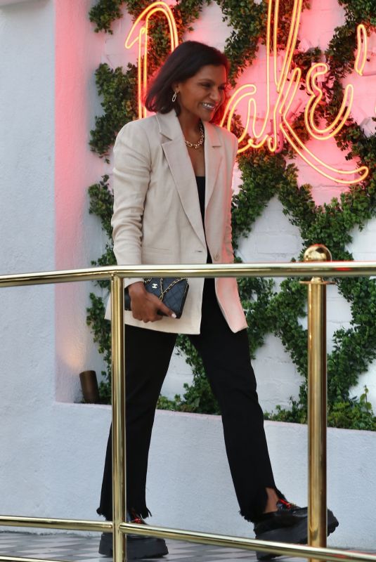 MINDY KALING at Drake