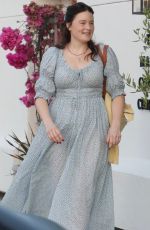 OLIVIA MILLAR Shopping at Country Mart Mall in Malibu 06/22/2023