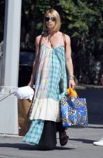 Pregnant CLAIRE DANES Out Shopping in New York 06/13/2023