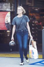 ROBIN WRIGHT Picking up a Chicken for Dinner in Los Angeles 05/30/2023